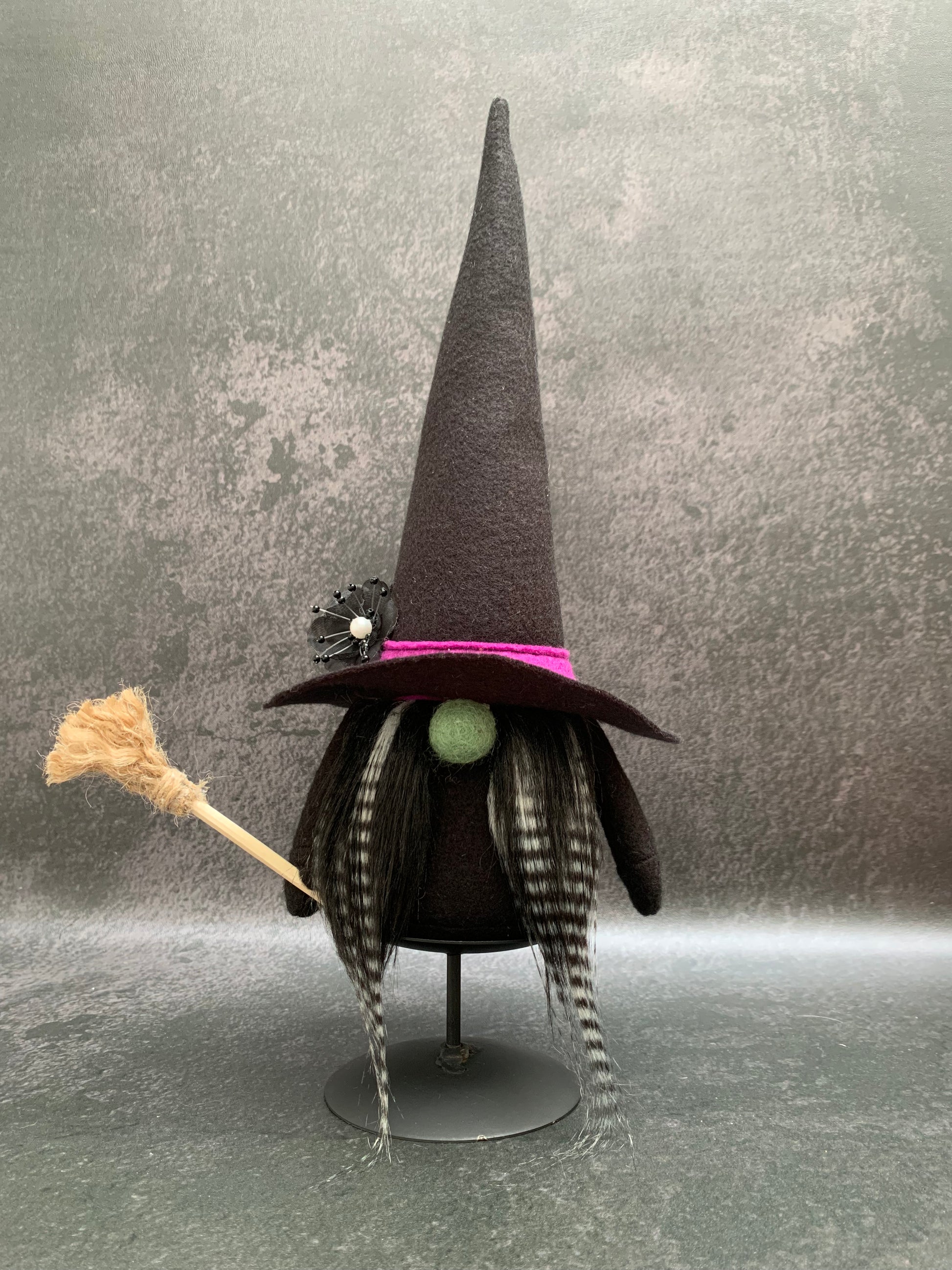 Brunilda- No-Mo Brujita Decorativa Halloween