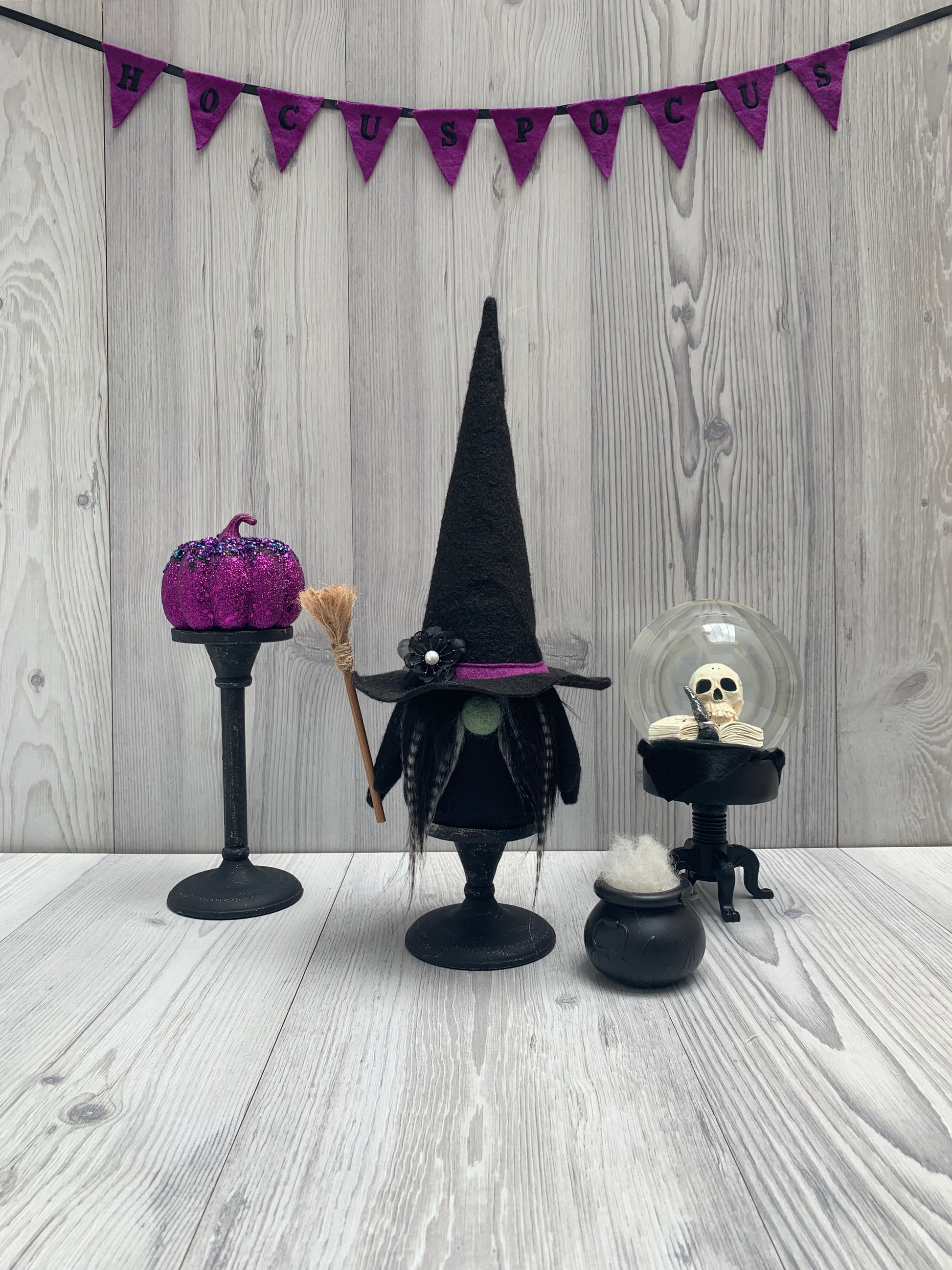 Brunilda- No-Mo Brujita Decorativa Halloween