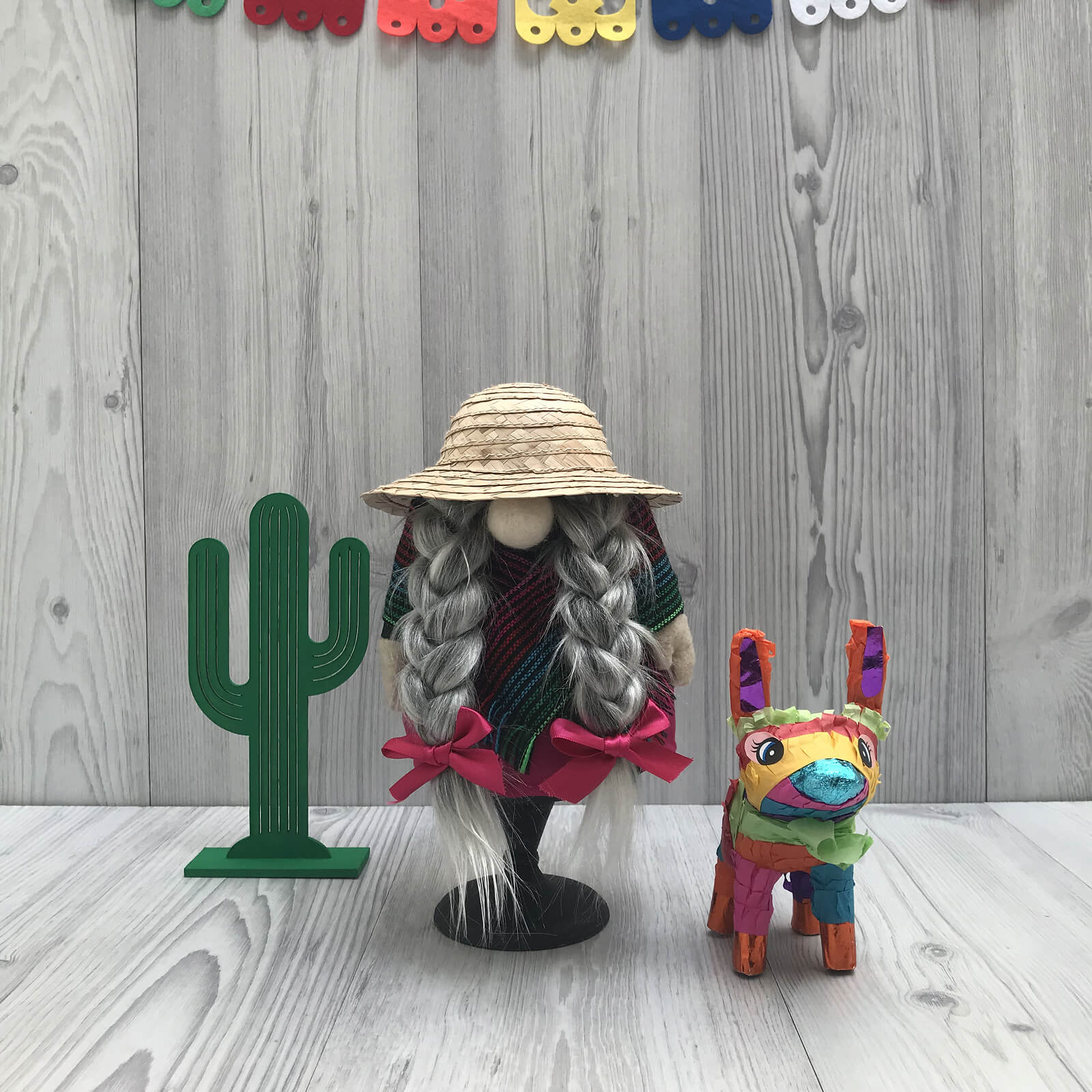 Juanita- No-Mo Artesanal Mexicano de Decoración